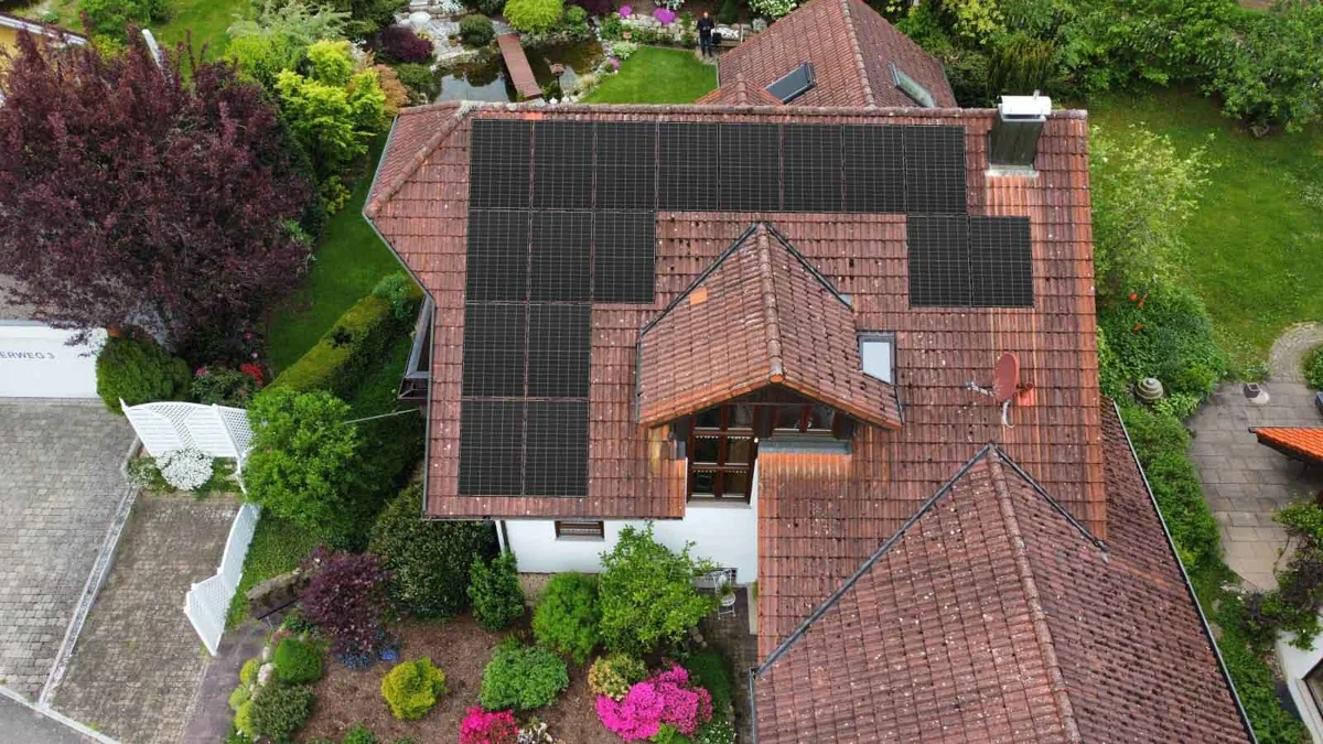 Einfamilienhaus mit Photovoltaik im Grünen